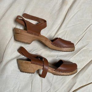 LOTTA FROM STOCKHOLM CAMEL LEATHER CLOGS